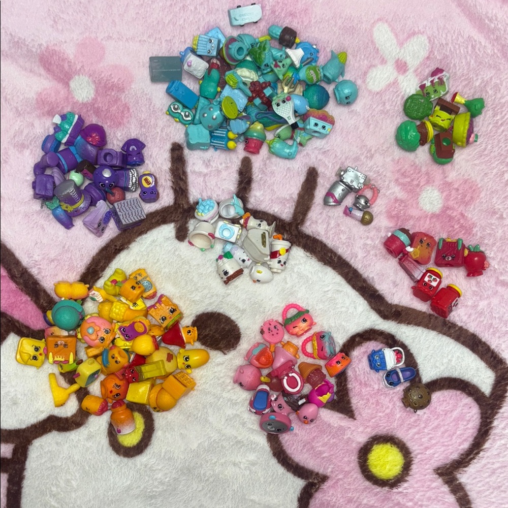 Lot of 130+ shopkins